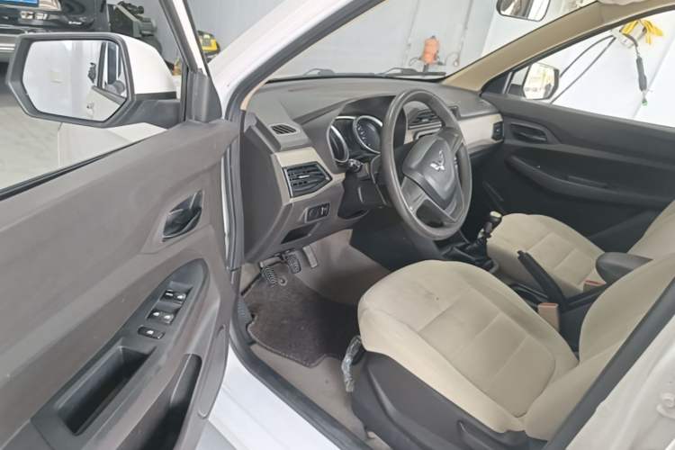 Used Wuling Hongguang 2019 1.5L S Standard Version China VI LAR Driver Seat