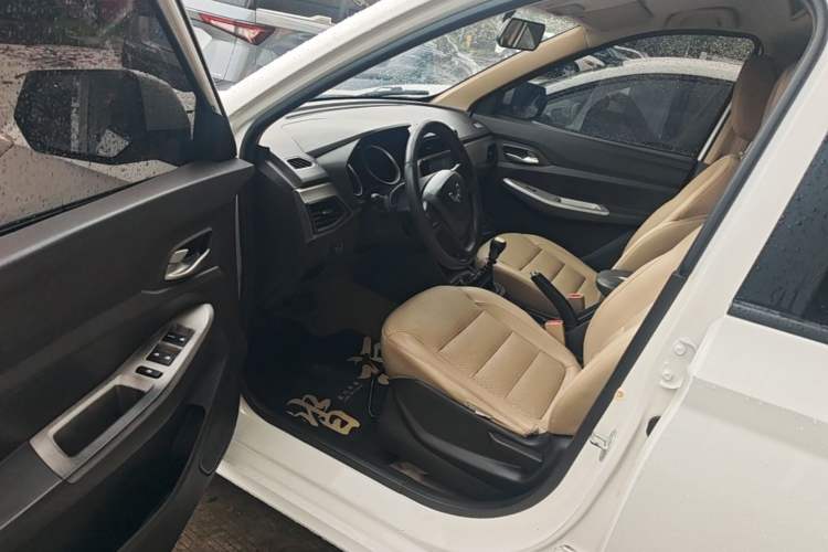 Used Wuling Hongguang 2019 1.5L S Comfort Edition China VI LAR Driver Seat