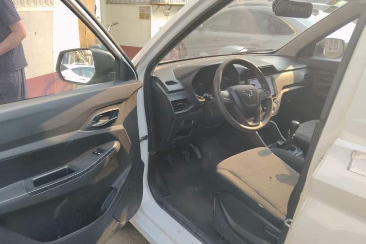 Used Wuling Hongguang 2019 1.5L S Basic Window-Sealed Vehicle China VI LAR Driver Seat