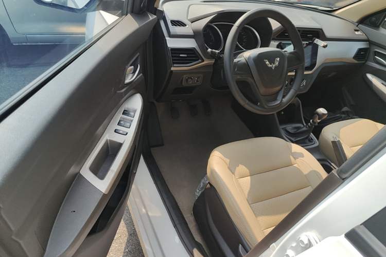 Used Wuling Hongguang 2019 1.5L S Comfort Edition China VI LAR Driver Seat
