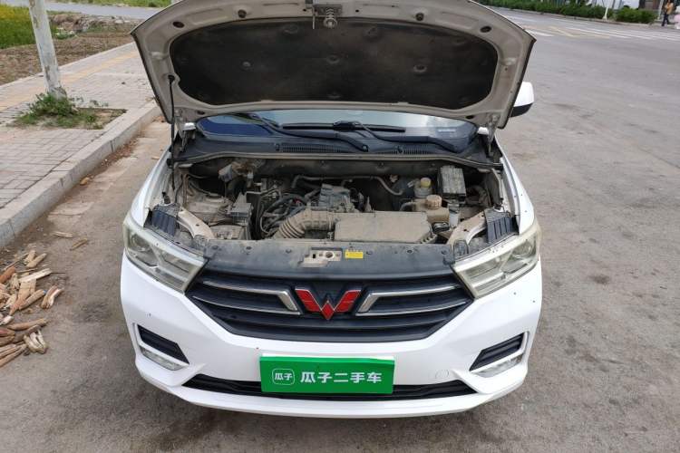 Used Wuling Hongguang 2019 1.5L S Comfort Edition China VI LAR Engine Bay