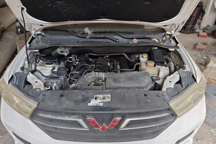 Used Wuling Hongguang 2019 1.5L S Comfort Edition China VI LAR Engine Bay