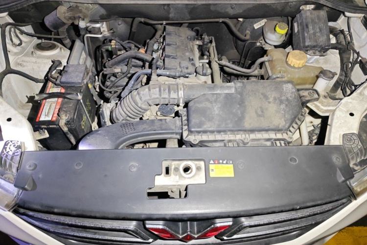 Used Wuling Hongguang 2019 1.5L S Comfort Edition China VI LAR Engine Bay