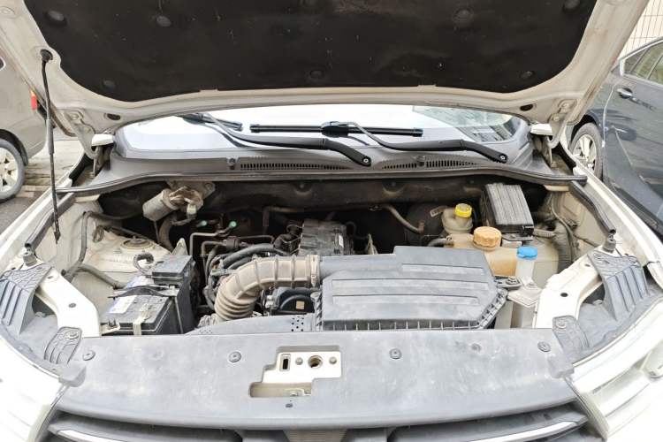 Used Wuling Hongguang 2019 1.5L S Basic Version China VI Standard LAR Engine Bay
