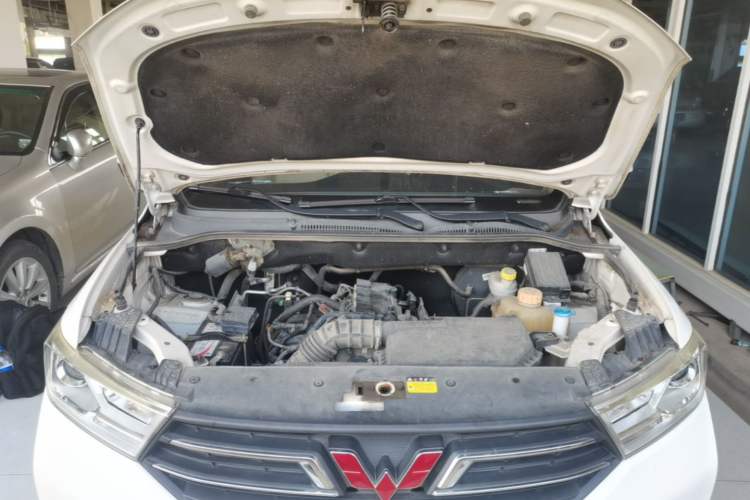 Used Wuling Hongguang 2019 1.5L S Comfort Edition China VI LAR Engine Bay