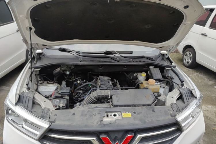 Used Wuling Hongguang 2019 1.5L S Comfort Edition China VI LAR Engine Bay