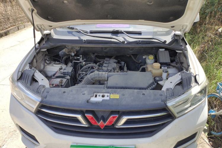 Used Wuling Hongguang 2019 1.5L S Comfort Edition China VI LAR Engine Bay