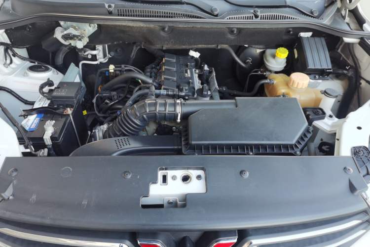 Used Wuling Hongguang 2019 1.5L S Comfort Edition China VI LAR Engine Bay