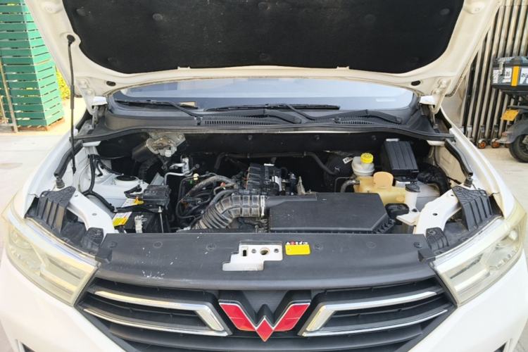 Used Wuling Hongguang 2019 1.5L S Comfort Edition China VI LAR Engine Bay