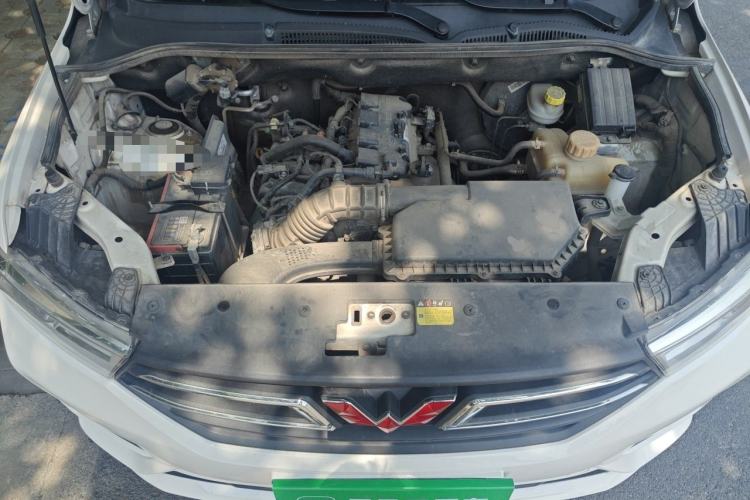 Used Wuling Hongguang 2019 1.5L S Comfort Edition China VI LAR Engine Bay