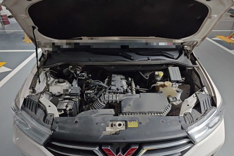 Used Wuling Hongguang 2019 1.5L S Comfort Edition China VI LAR Engine Bay