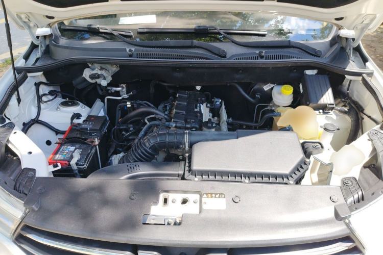 Used Wuling Hongguang 2019 1.5L S Comfort Edition China VI LAR Engine Bay