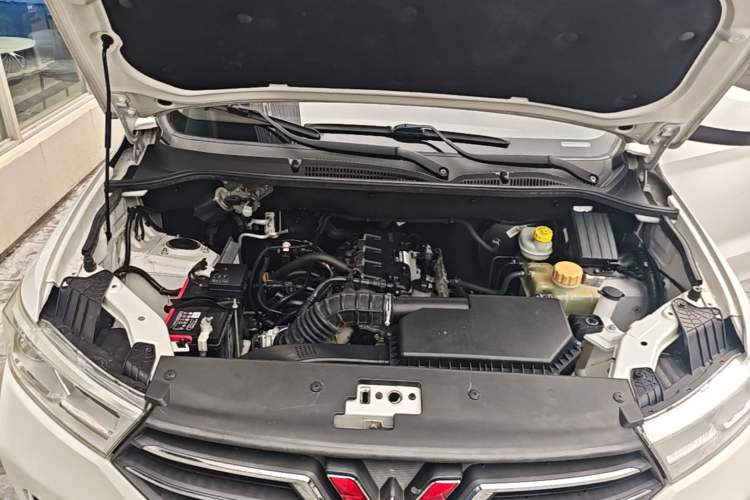 Used Wuling Hongguang 2019 1.5L S Comfort Edition China VI LAR Engine Bay