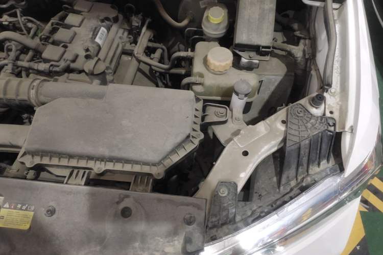 Used Wuling Hongguang 2019 1.5L S Basic Version China VI Standard LAR Engine Bay Left