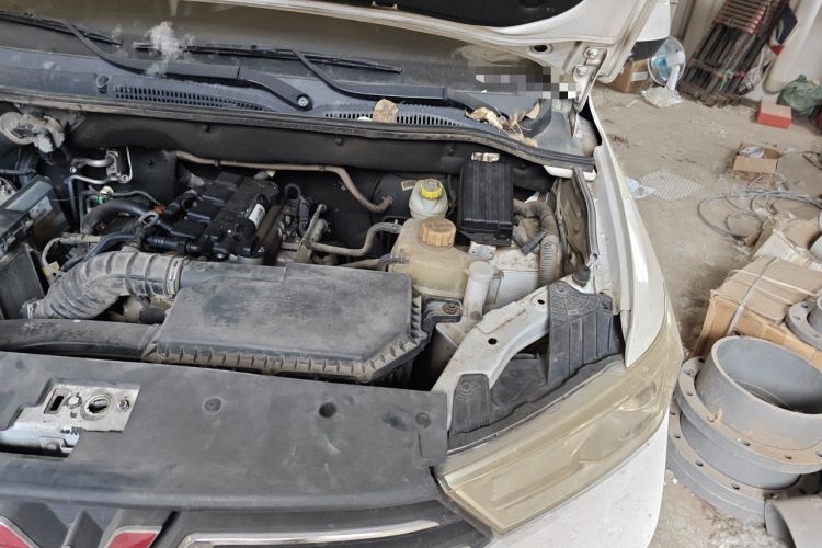 Used Wuling Hongguang 2019 1.5L S Comfort Edition China VI LAR Engine Bay Left