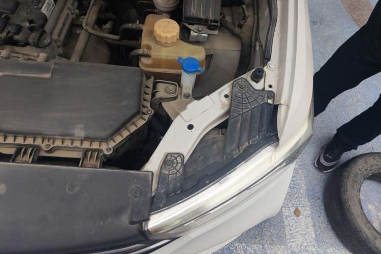 Used Wuling Hongguang 2019 1.5L S Comfort Edition China VI LAR Engine Bay Left