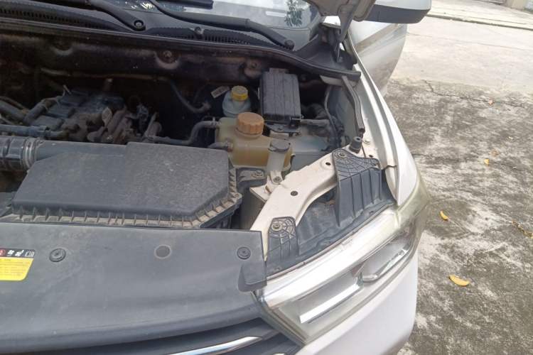 Used Wuling Hongguang 2019 1.5L S Standard Version China VI LAR Engine Bay Left