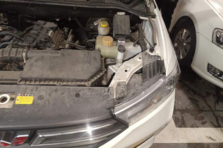 Used Wuling Hongguang 2019 1.5L S Comfort Edition China VI LAR Engine Bay Left