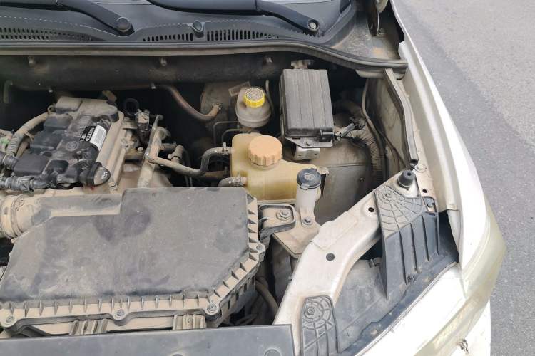Used Wuling Hongguang 2019 1.5L S Comfort Edition China VI LAR Engine Bay Left