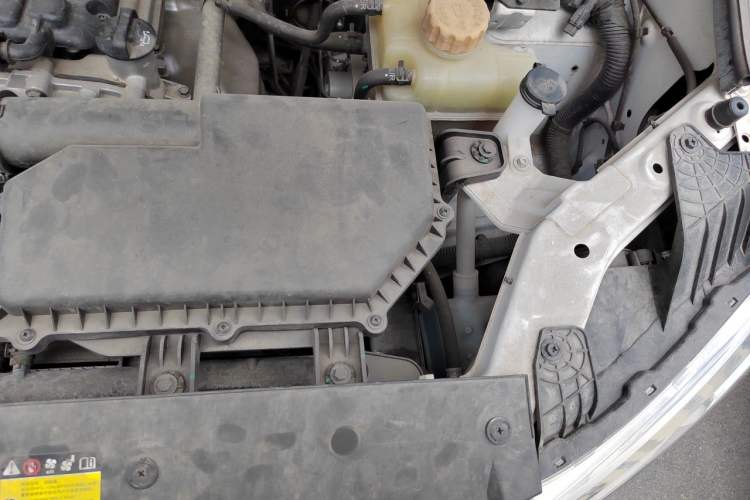 Used Wuling Hongguang 2019 1.5L S Comfort Edition China VI LAR Engine Bay Left