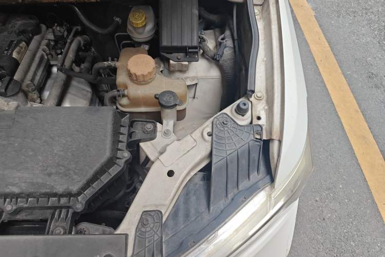 Used Wuling Hongguang 2019 1.5L S Comfort Edition China VI LAR Engine Bay Left