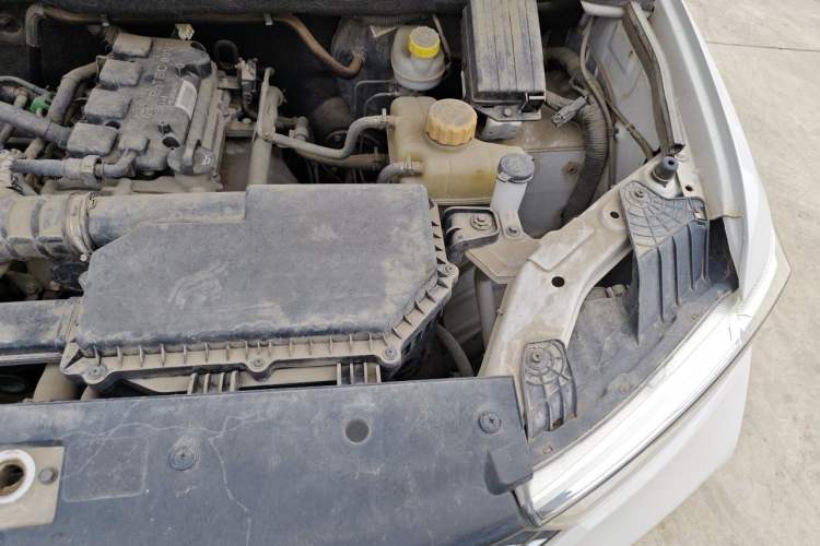 Used Wuling Hongguang 2019 1.5L S Comfort Edition China VI LAR Engine Bay Left