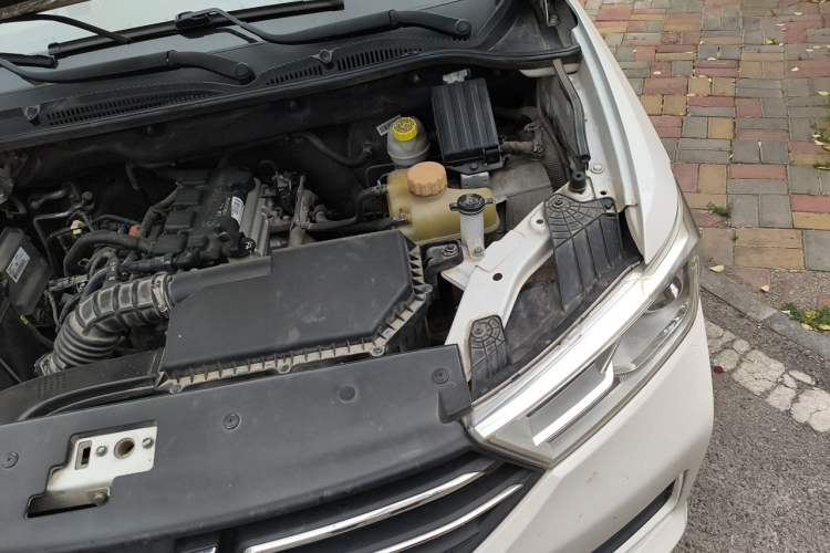 Used Wuling Hongguang 2019 1.5L S Standard Version China VI LAR Engine Bay Left