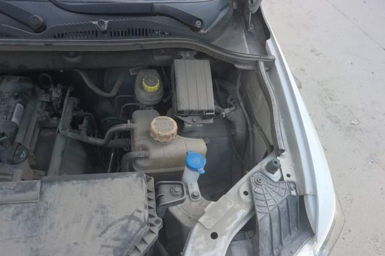 Used Wuling Hongguang 2019 1.5L S Comfort Edition China VI LAR Engine Bay Left