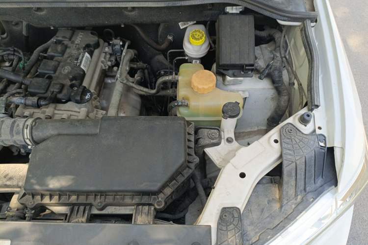 Used Wuling Hongguang 2019 1.5L S Comfort Edition China VI LAR Engine Bay Left