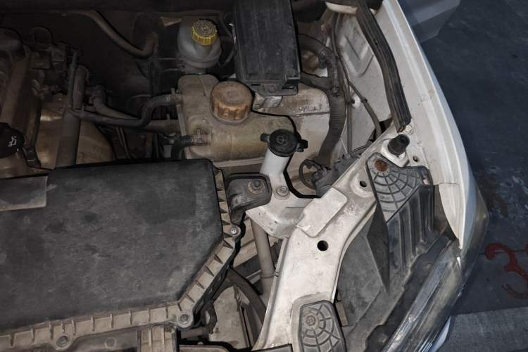 Used Wuling Hongguang 2019 1.5L S Basic Version China VI Standard LAR Engine Bay Left