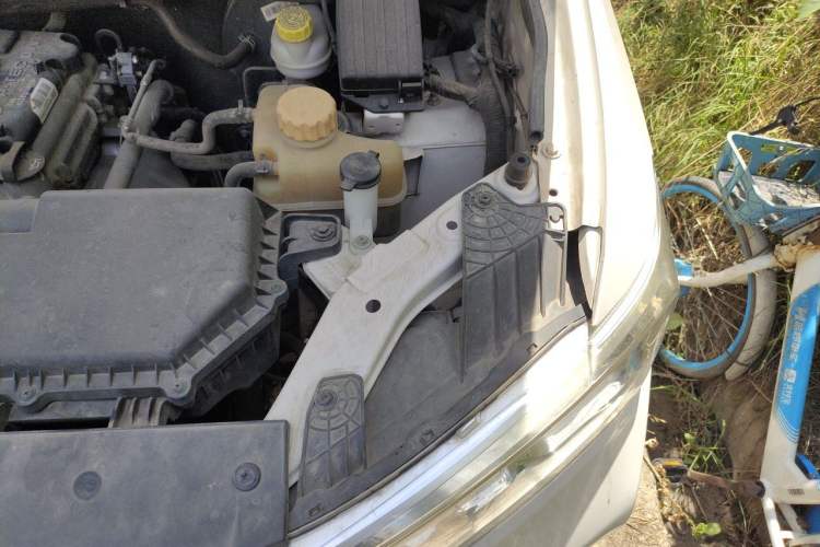 Used Wuling Hongguang 2019 1.5L S Comfort Edition China VI LAR Engine Bay Left