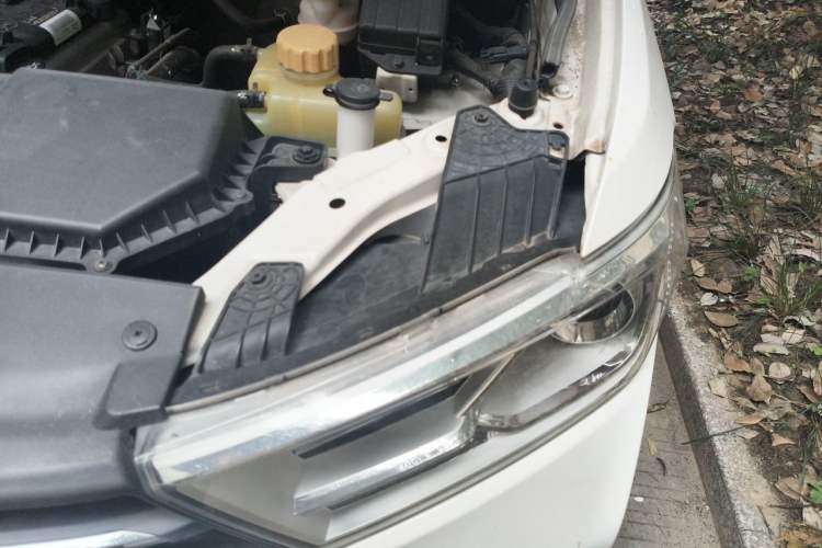 Used Wuling Hongguang 2019 1.5L S Standard Version China VI LAR Engine Bay Left
