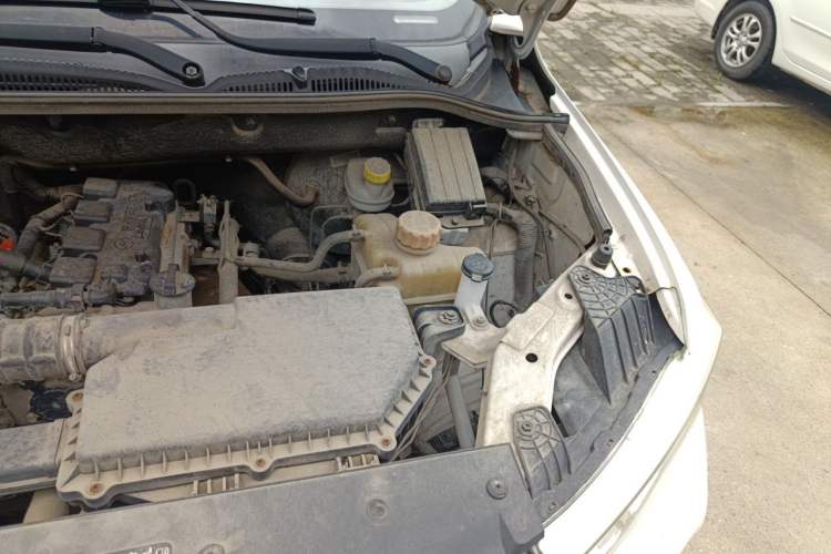 Used Wuling Hongguang 2019 1.5L S Basic Version China VI Standard LAR Engine Bay Left