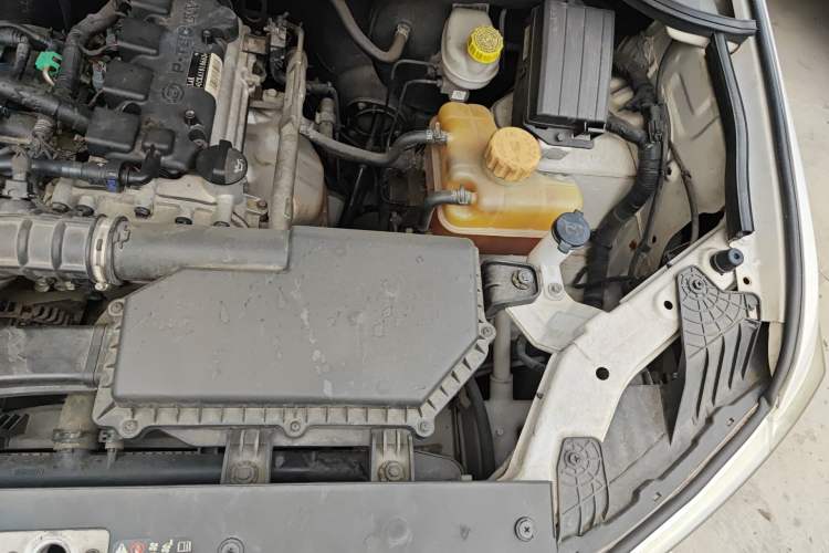 Used Wuling Hongguang 2019 1.5L S Standard Version China VI LAR Engine Bay Left