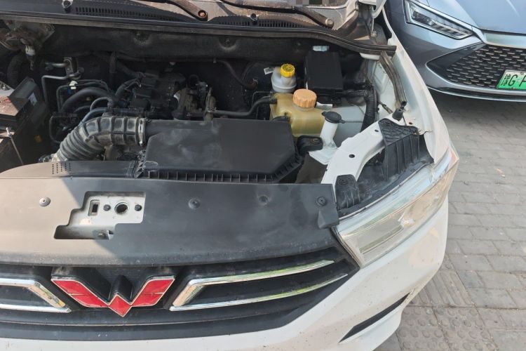 Used Wuling Hongguang 2019 1.5L S Comfort Edition China VI LAR Engine Bay Left