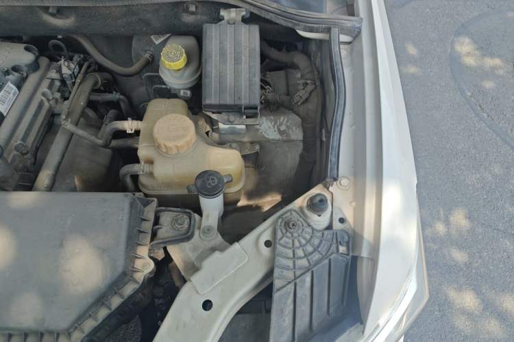 Used Wuling Hongguang 2019 1.5L S Comfort Edition China VI LAR Engine Bay Left