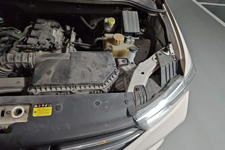 Used Wuling Hongguang 2019 1.5L S Comfort Edition China VI LAR Engine Bay Left