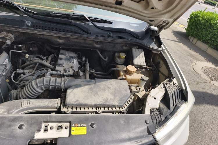 Used Wuling Hongguang 2019 1.5L S Basic Version China VI Standard LAR Engine Bay Left