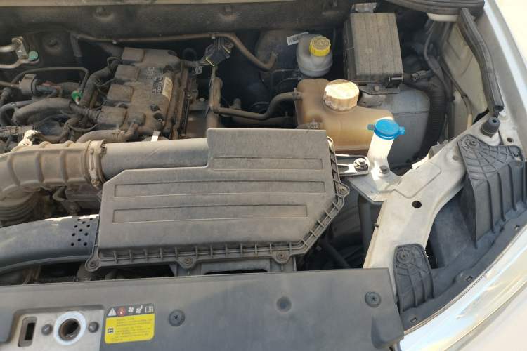 Used Wuling Hongguang 2019 1.5L S Base Version L2B Engine Bay Left