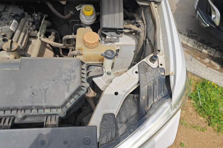 Used Wuling Hongguang 2019 1.5L S Comfort Edition China VI LAR Engine Bay Left