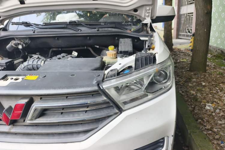Used Wuling Hongguang 2019 1.5L S Standard Version China VI LAR Engine Bay Left