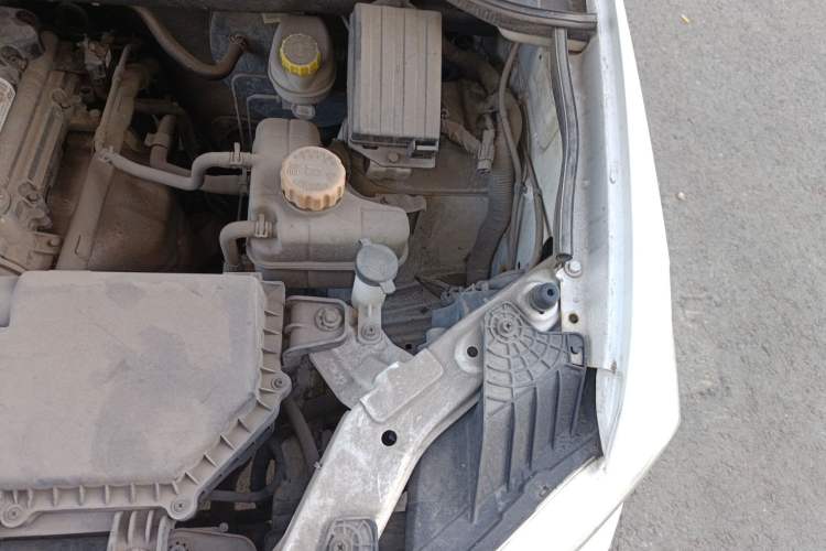 Used Wuling Hongguang 2019 1.5L S Basic Version China VI Standard LAR Engine Bay Left