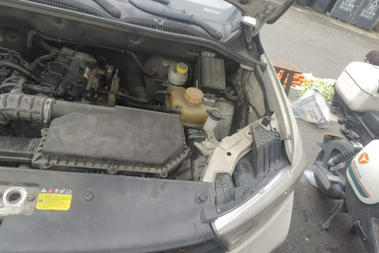Used Wuling Hongguang 2019 1.5L S Basic Version China VI Standard LAR Engine Bay Left