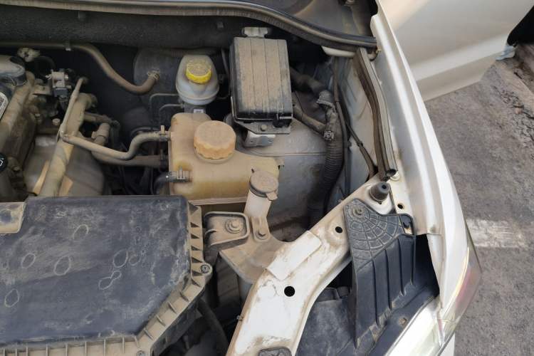 Used Wuling Hongguang 2019 1.5L S Comfort Edition China VI LAR Engine Bay Left