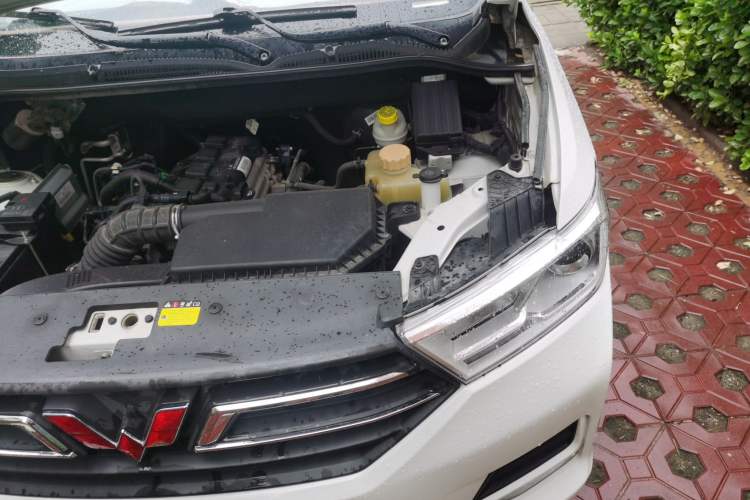 Used Wuling Hongguang 2019 1.5L S Comfort Edition China VI LAR Engine Bay Left