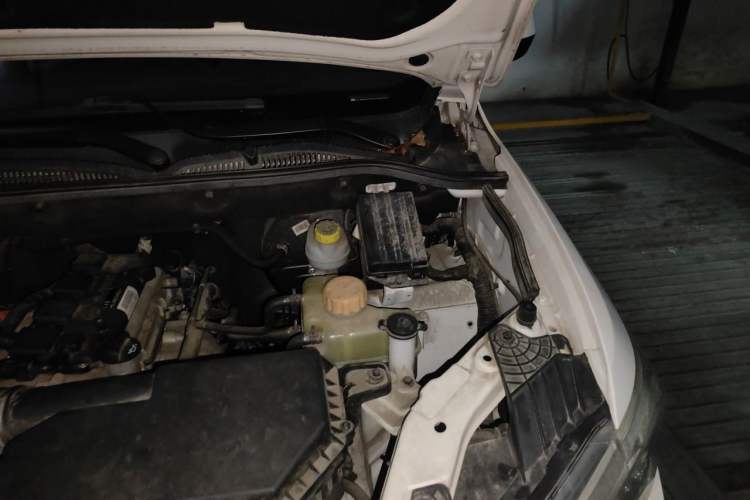 Used Wuling Hongguang 2019 1.5L S Comfort Edition China VI LAR Engine Bay Left
