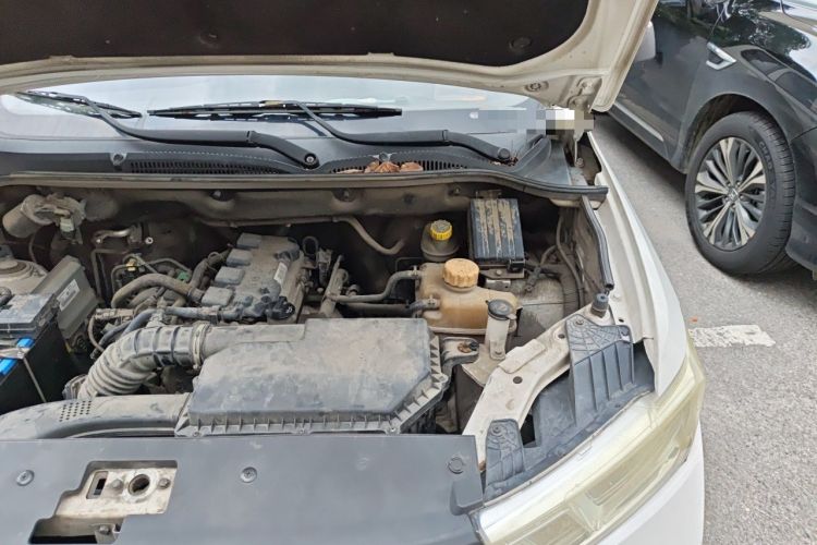 Used Wuling Hongguang 2019 1.5L S Basic Version China VI Standard LAR Engine Bay Left