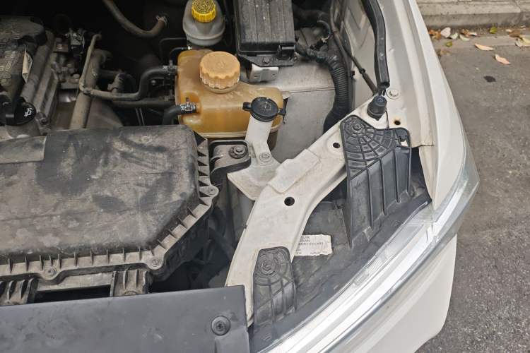 Used Wuling Hongguang 2019 1.5L S Standard Version China VI LAR Engine Bay Left