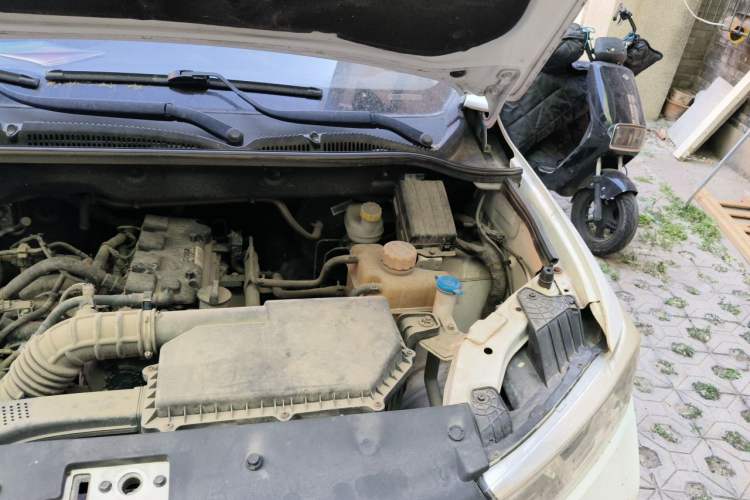 Used Wuling Hongguang 2019 1.5L S Basic Version China VI Standard LAR Engine Bay Left