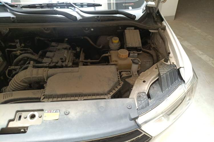 Used Wuling Hongguang 2019 1.5L S Basic Version China VI Standard LAR Engine Bay Left